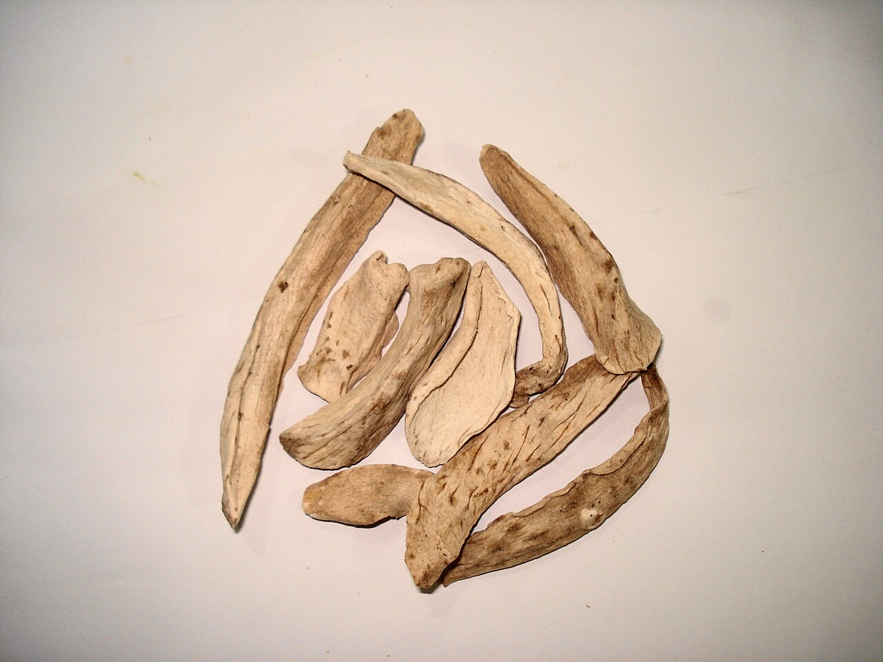 Dried mango slices