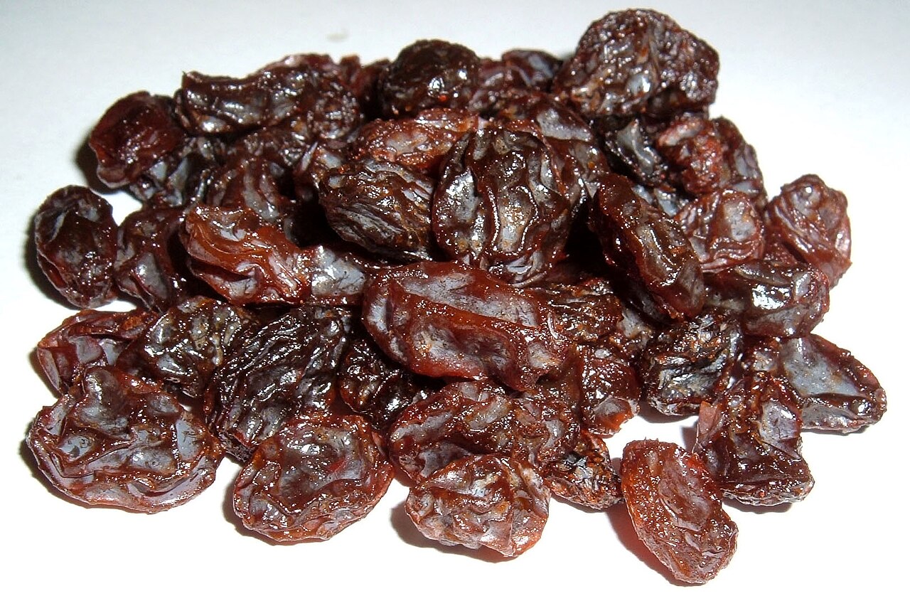 Black raisins in a bowl